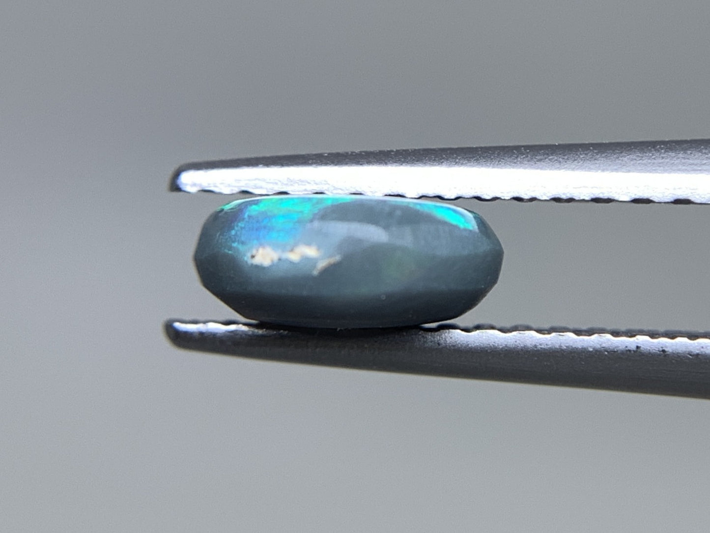 ブラックオパール 0.951ct 宝石ソーティング付き 7.1㎜×7.0㎜×2.9㎜ 天然 ルース（ 裸石 ） 4947Y