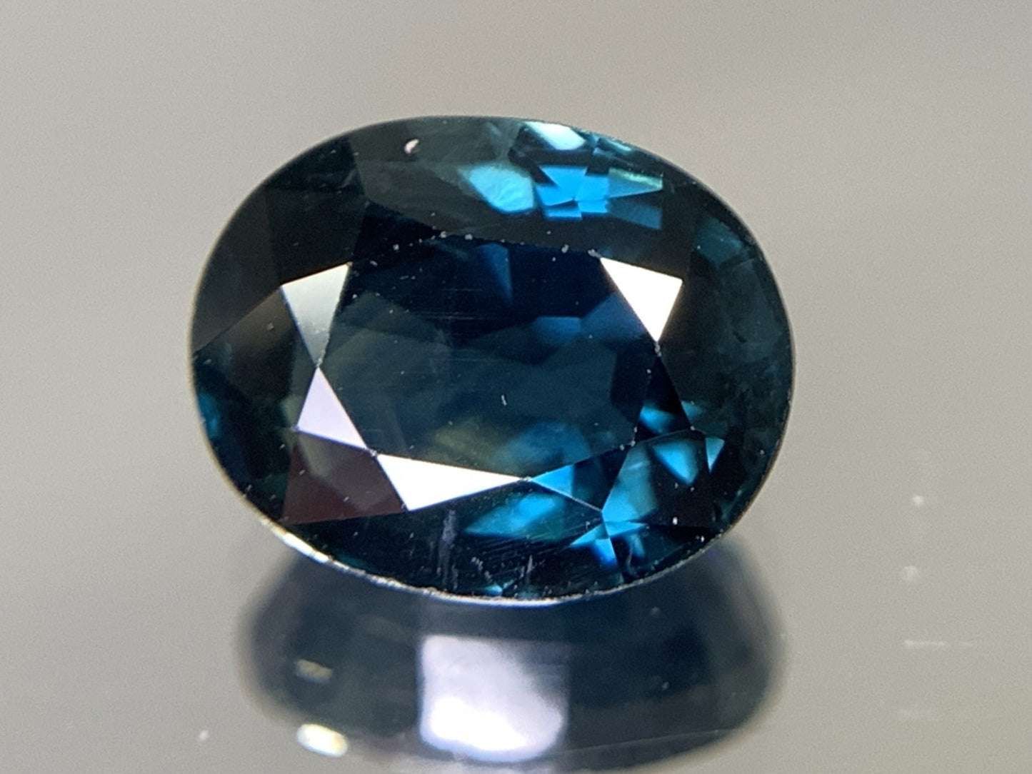 サファイア 天然 2.176ct 中央宝石ソーティング付き 8.27㎜×6.64㎜×4.24㎜ ルース（ 裸石 ） 6512Y