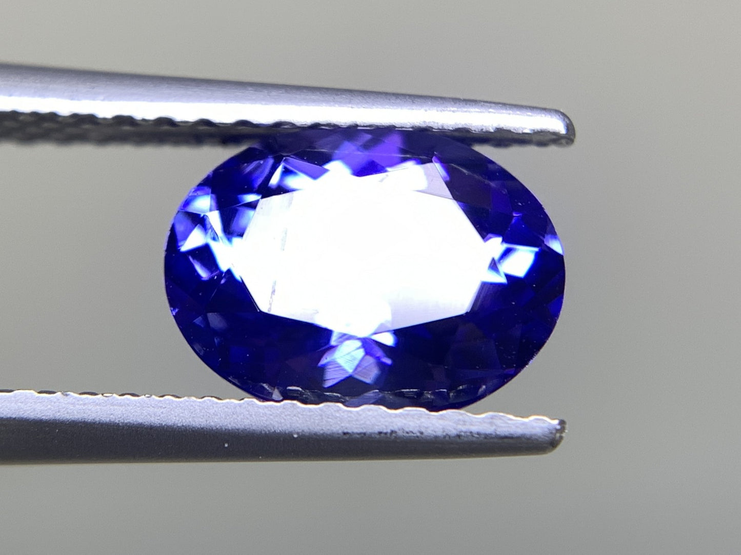 タンザナイト 1.84ct 宝石ソーティング付き  8.5㎜×6.5㎜×4.7㎜   ルース（ 裸石 ） 2370Y