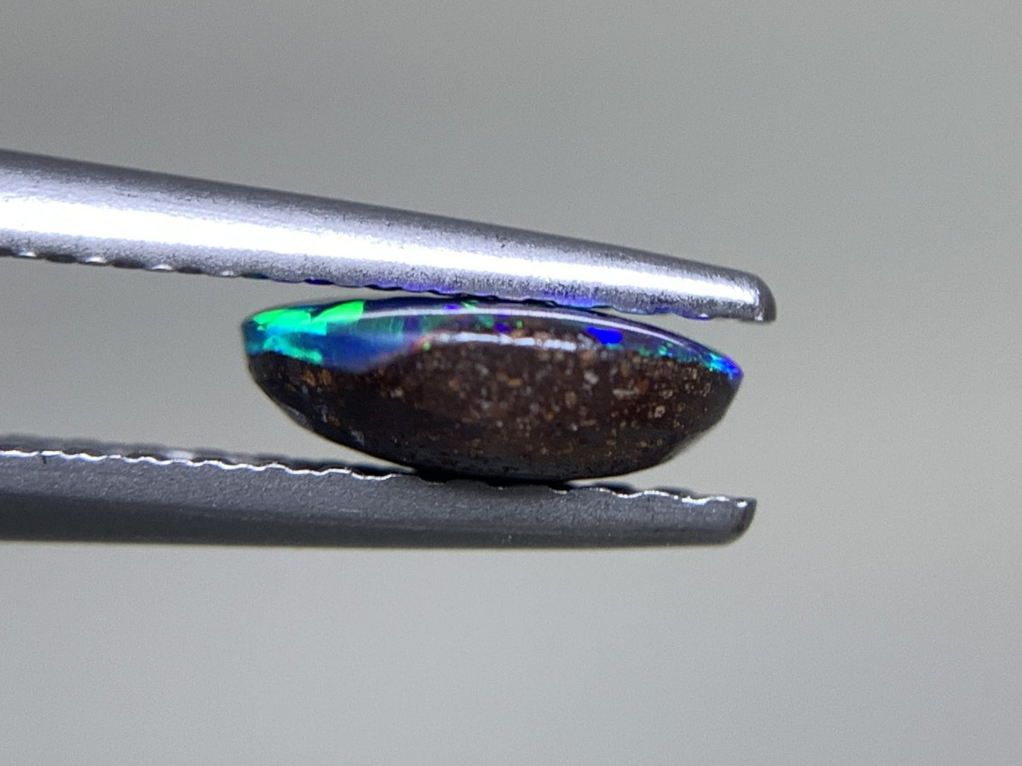 ボルダーオパール 0.669ct  中央宝石ソーティング付き  6.8㎜×5.0㎜×2.4㎜  天然 ルース（ 裸石 ） 4771Y
