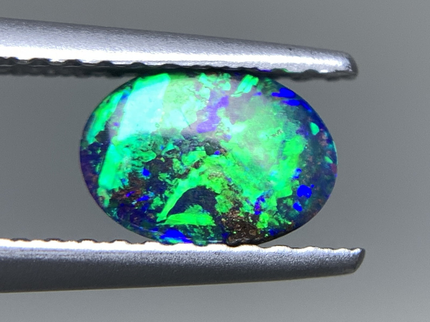 ボルダーオパール 0.669ct  中央宝石ソーティング付き  6.8㎜×5.0㎜×2.4㎜  天然 ルース（ 裸石 ） 4771Y