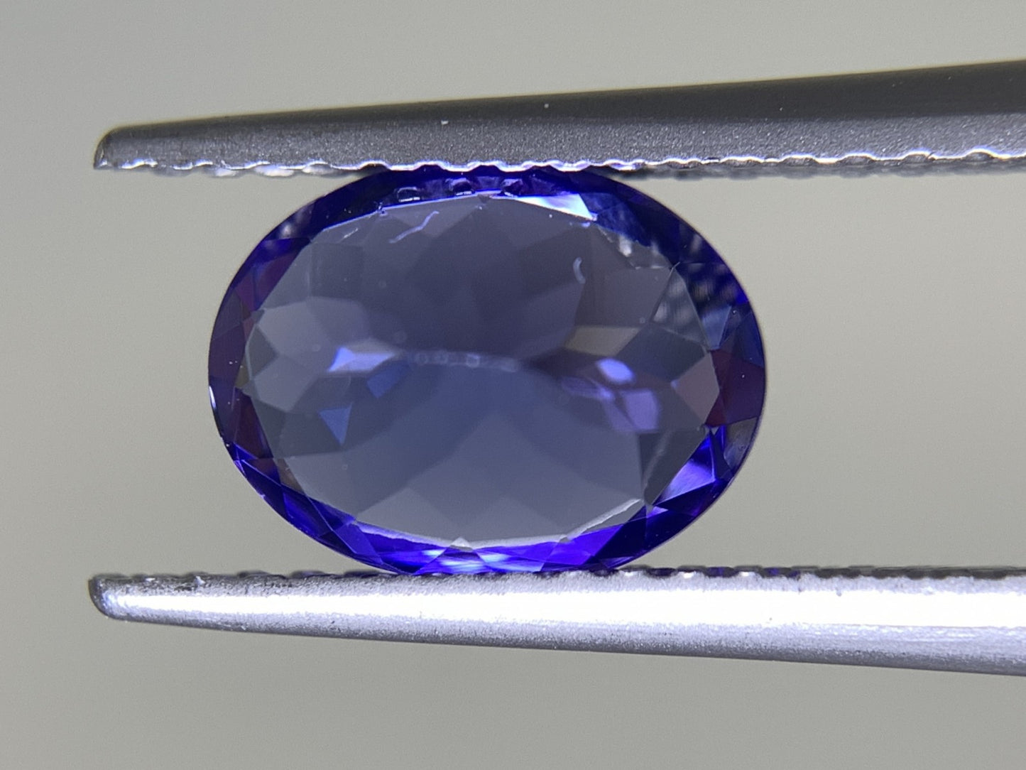 タンザナイト 1.84ct 宝石ソーティング付き  8.5㎜×6.5㎜×4.7㎜   ルース（ 裸石 ） 2370Y