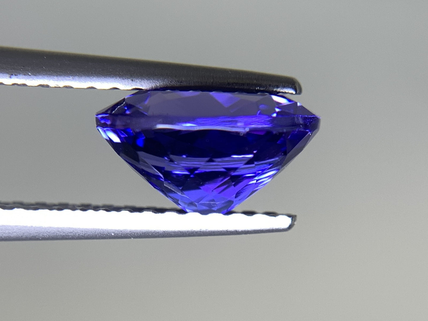 タンザナイト 1.84ct 宝石ソーティング付き  8.5㎜×6.5㎜×4.7㎜   ルース（ 裸石 ） 2370Y