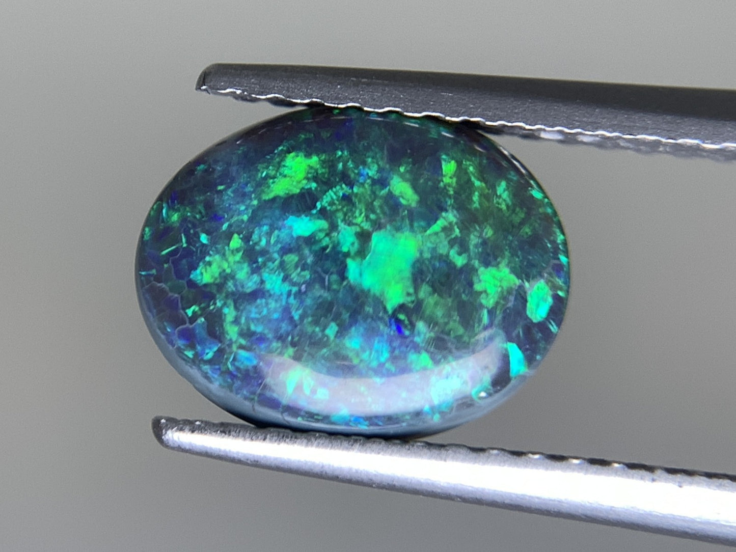 ブラックオパール 天然 1.033ct 中央宝石ソーティング付き 9.5㎜×7.4㎜×2.3㎜ ルース（ 裸石 ） 5655Y