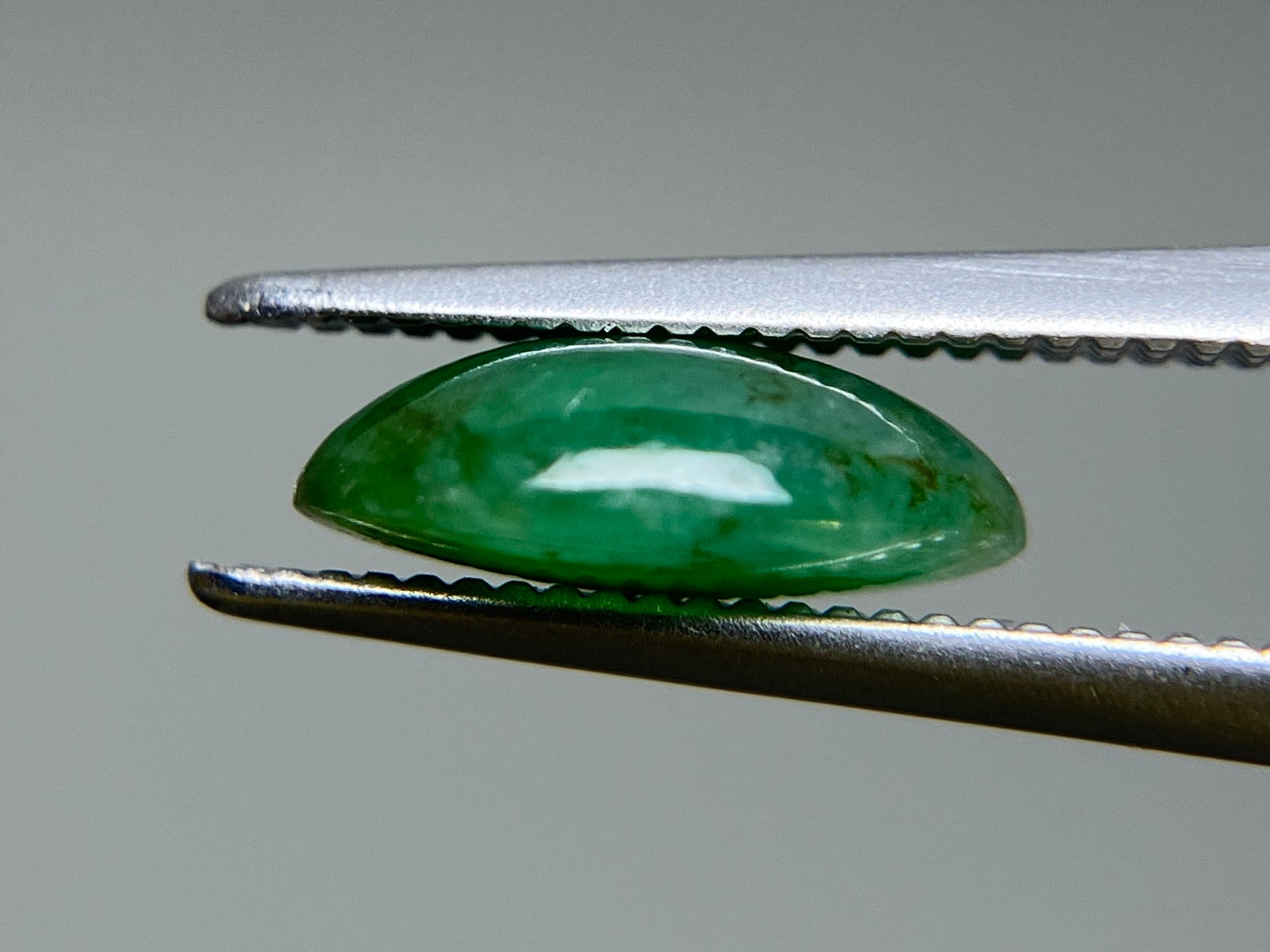 翡翠（ひすい） 1.903ct 宝石ソーティング付き 9.5㎜×7.1㎜×3.3㎜ ルース（ 裸石 ） 4162S