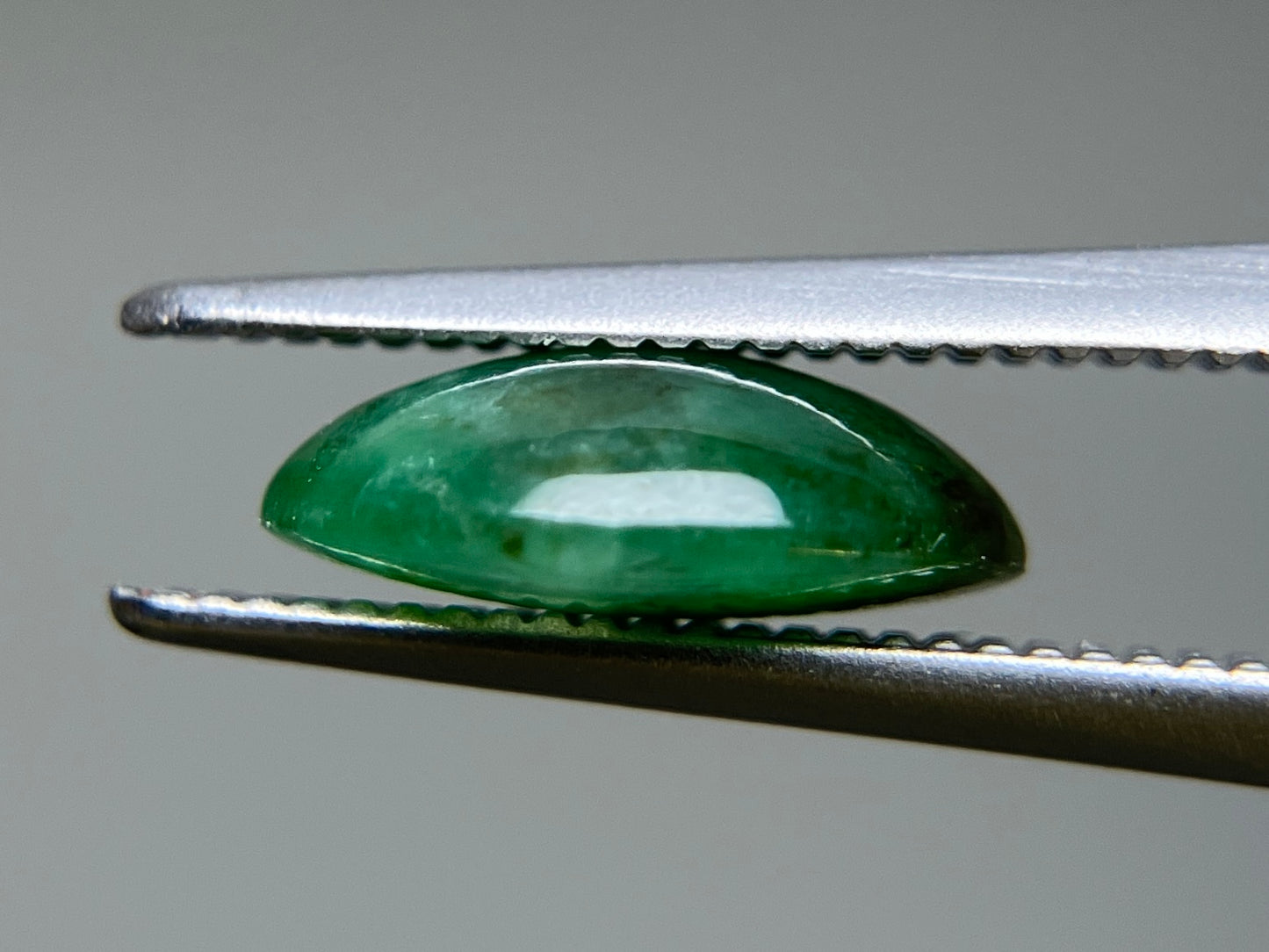 翡翠（ひすい） 1.903ct 宝石ソーティング付き 9.5㎜×7.1㎜×3.3㎜ ルース（ 裸石 ） 4162S