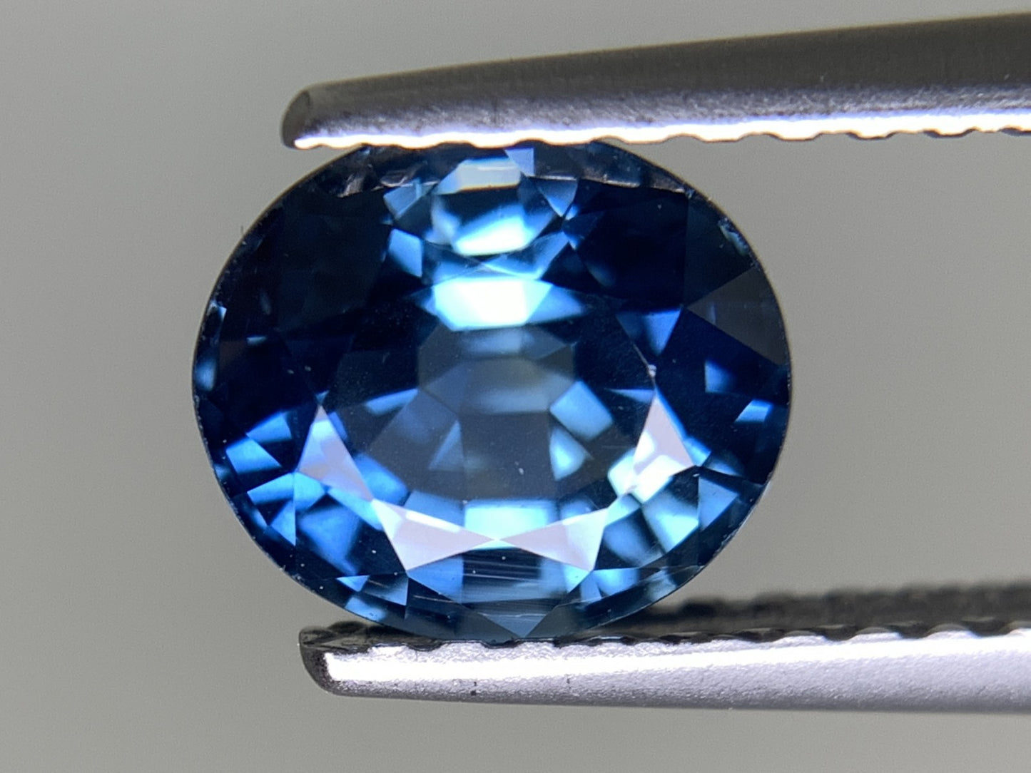 サファイア 天然 1.522ct 中央宝石ソーティング付き 6.92㎜×6.07㎜×4.28㎜ ルース（ 裸石 ） 6664Y