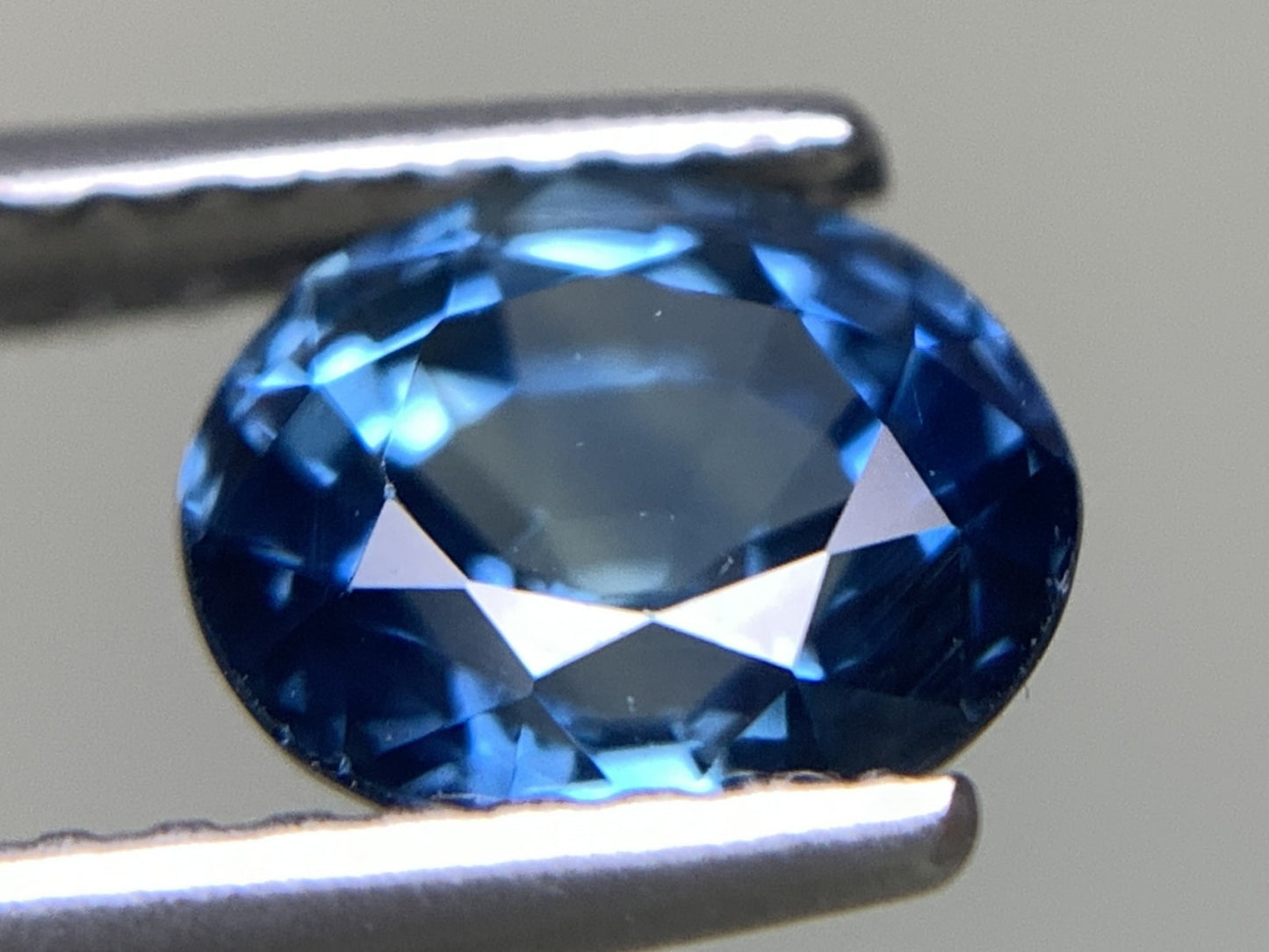 サファイア 天然 1.522ct 中央宝石ソーティング付き 6.92㎜×6.07㎜×4.28㎜ ルース（ 裸石 ） 6664Y