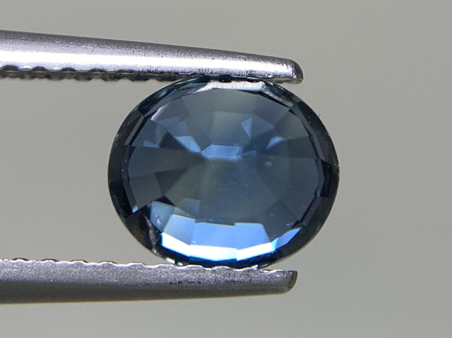 サファイア 天然 1.522ct 中央宝石ソーティング付き 6.92㎜×6.07㎜×4.28㎜ ルース（ 裸石 ） 6664Y
