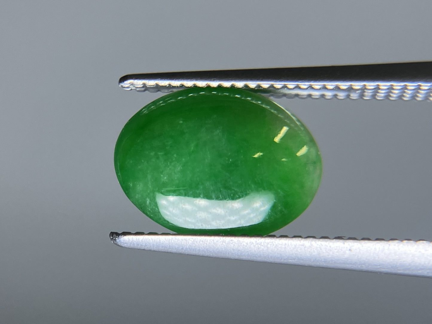 ヒスイ　翡翠　天然 1.866ct 宝石ソーティング付き 9.8㎜×7.5㎜×3.0㎜ ルース（ 裸石 ） 4161S