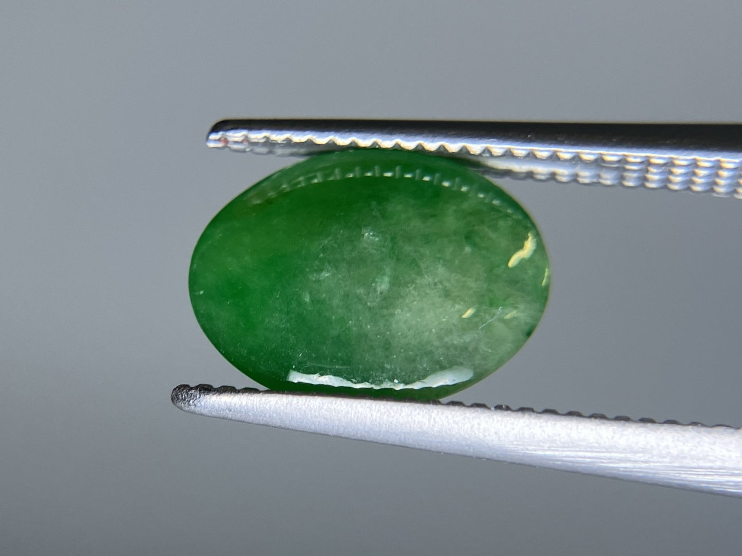 ヒスイ　翡翠　天然 1.866ct 宝石ソーティング付き 9.8㎜×7.5㎜×3.0㎜ ルース（ 裸石 ） 4161S