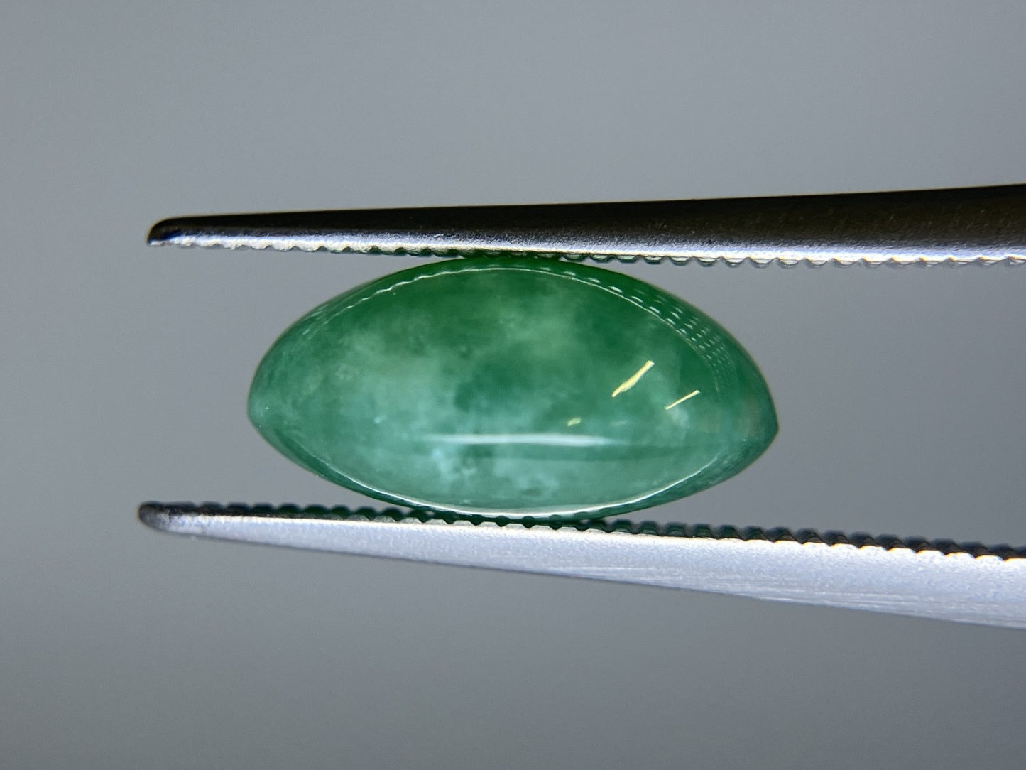 翡翠（ひすい） 6.035ct 宝石ソーティング付き 12.2㎜×9.8㎜×6.0㎜ ルース（ 裸石 ） 4160S