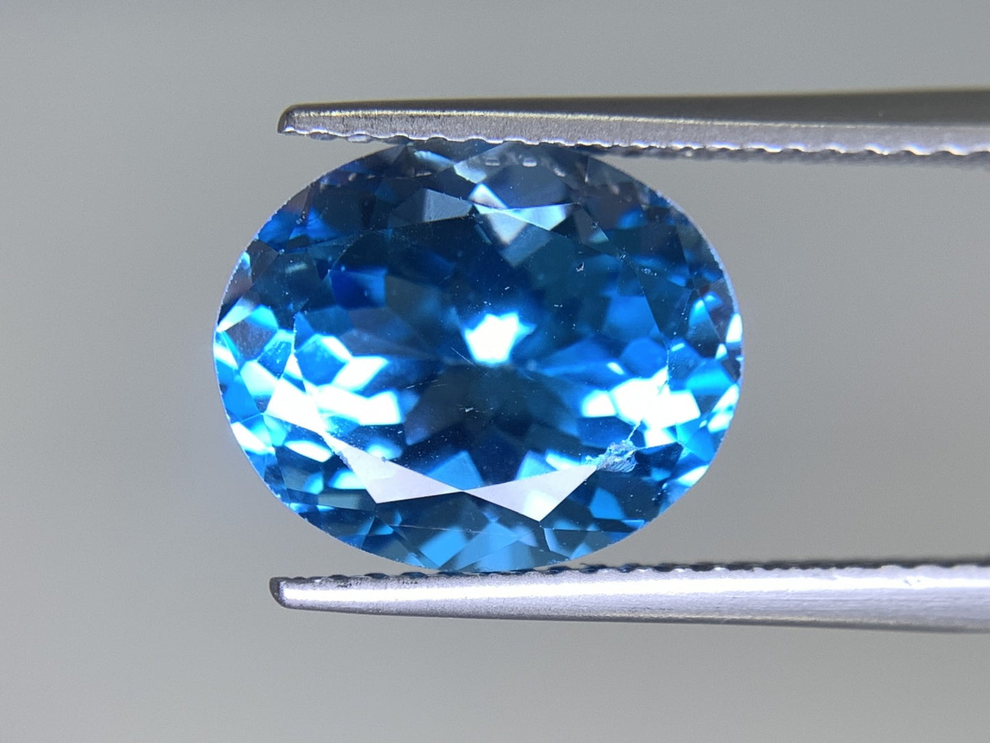ブルートパーズ 5.737ct 宝石ソーティング付き  12.0㎜×10.1㎜×6.8㎜   ルース（ 裸石 ） 2389Y