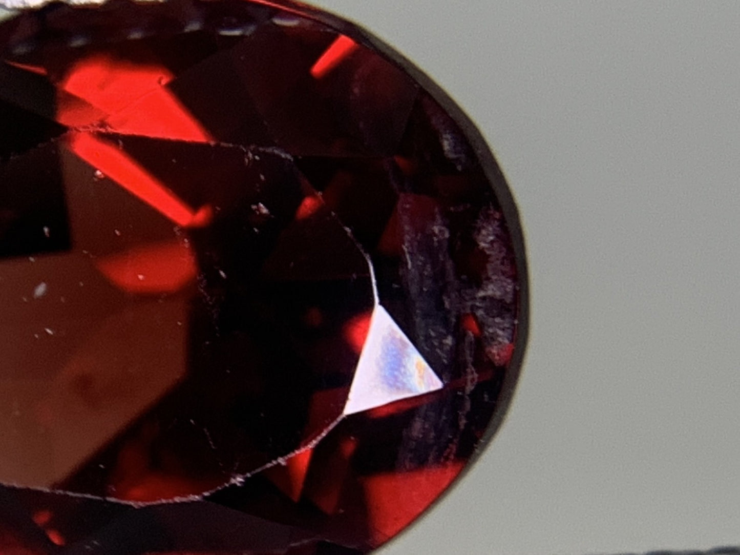 ガーネット 3.063ct  宝石ソーティング付き  10.1㎜×8.2㎜×4.7㎜  ルース（ 裸石 ） 4155Y