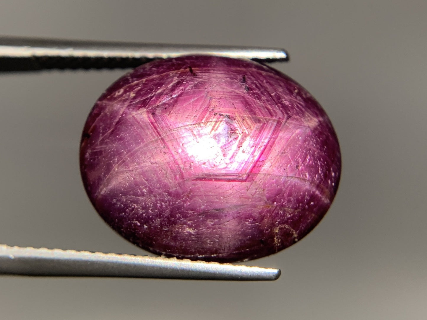 スタールビー 天然 20.292ct 宝石ソーティング付き 16.6㎜×13.7㎜×7.3㎜ ルース（ 裸石 ） 7505Y
