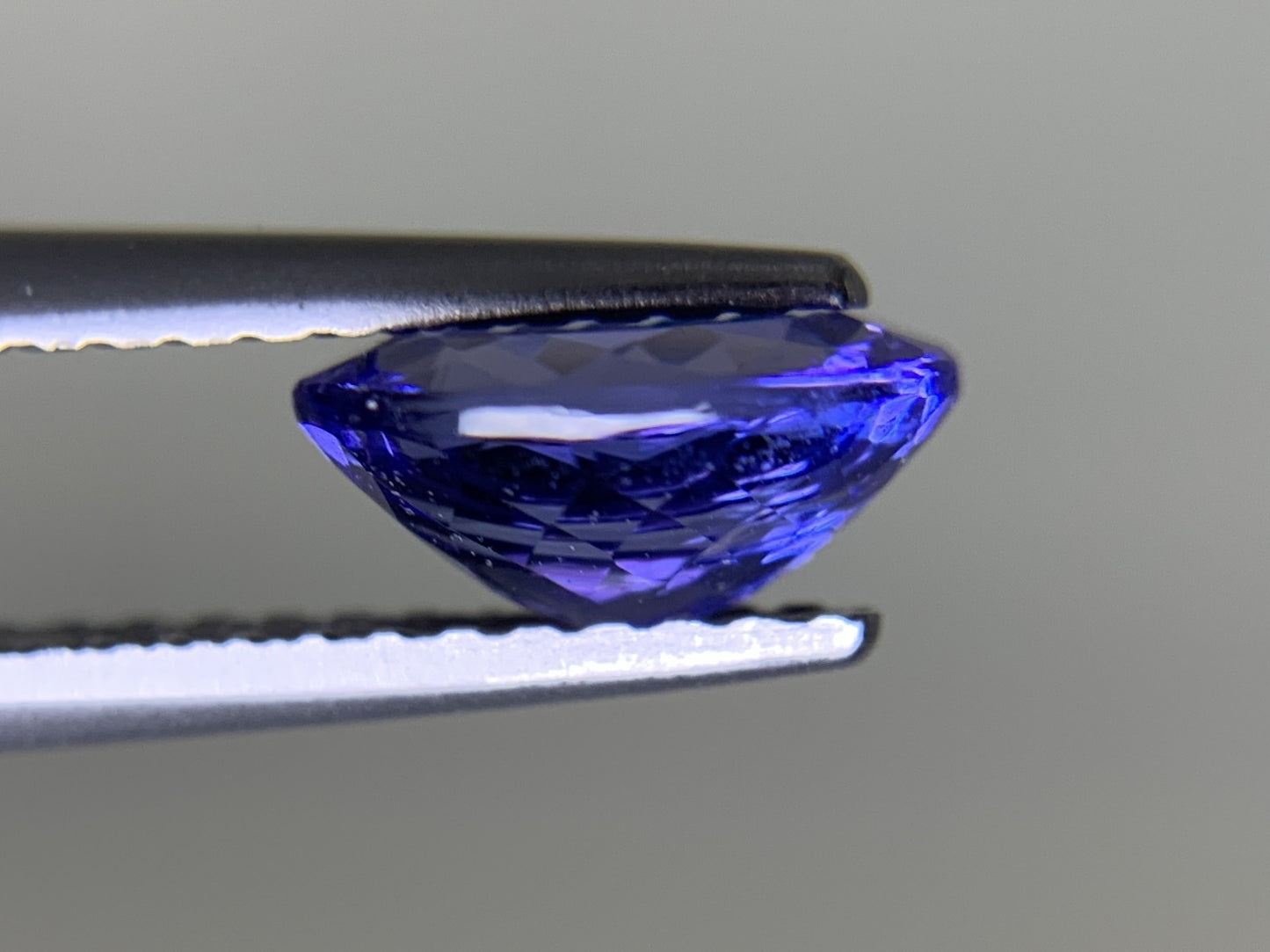 タンザナイト 1.154ct 宝石ソーティング付き  7.6㎜×5.9㎜×3.6㎜  ルース（ 裸石 ） 3100Y