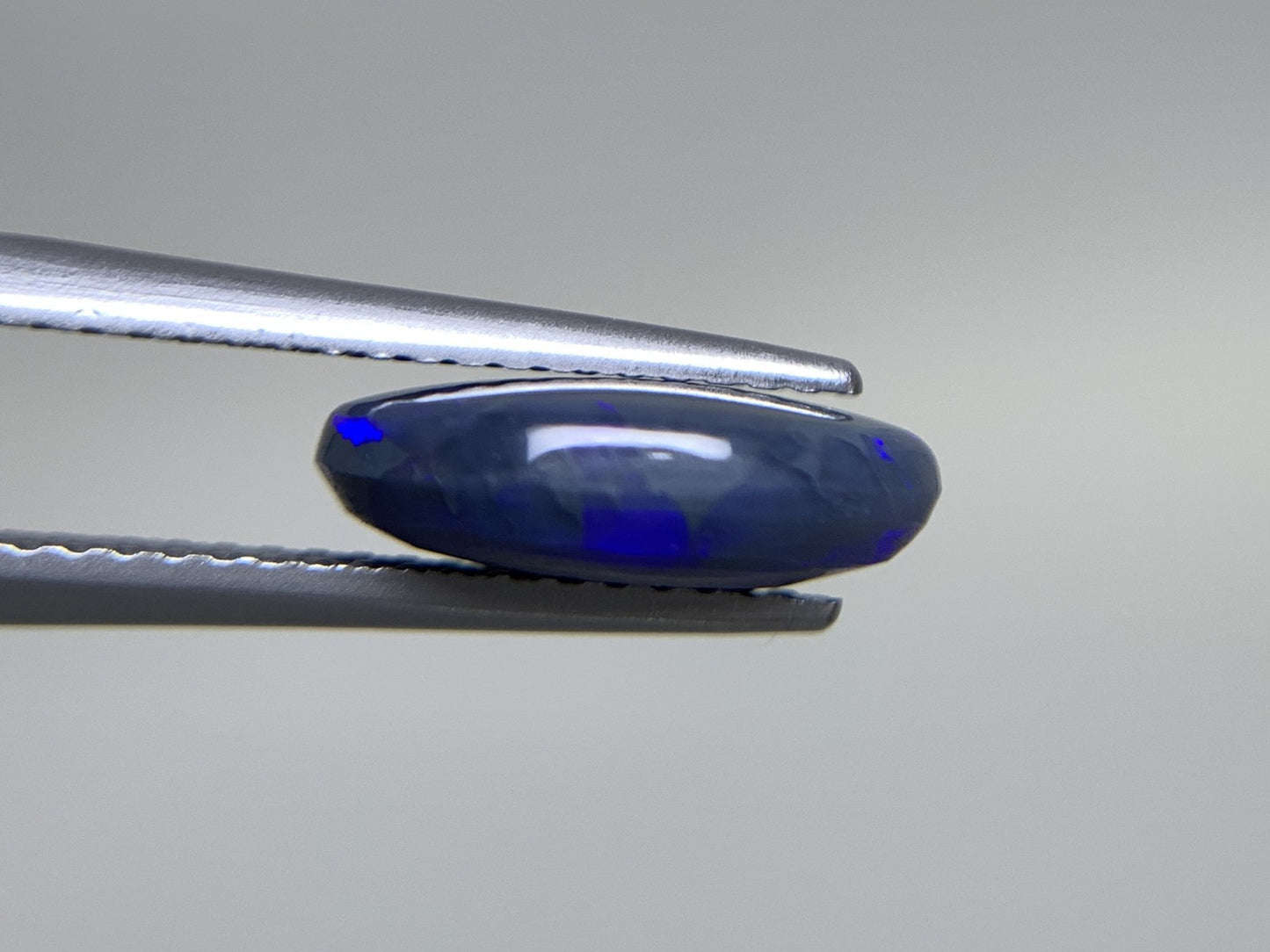 ブラックオパール 2.661ct 中央宝石ソーティング付き 11.8㎜×9.8㎜×3.8㎜ 天然 ルース（ 裸石 ） 4815Y