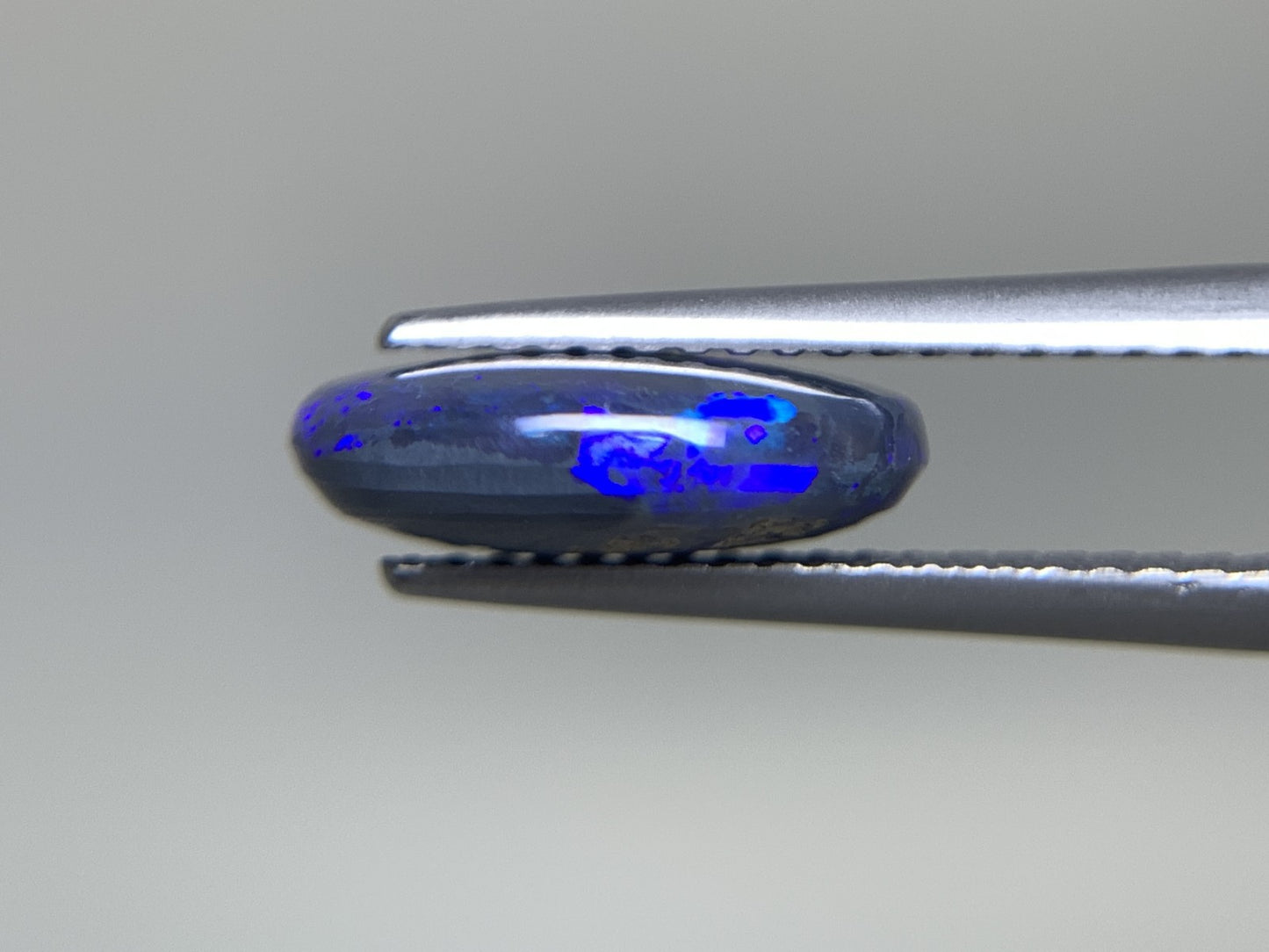 ブラックオパール 2.661ct 中央宝石ソーティング付き 11.8㎜×9.8㎜×3.8㎜ 天然 ルース（ 裸石 ） 4815Y