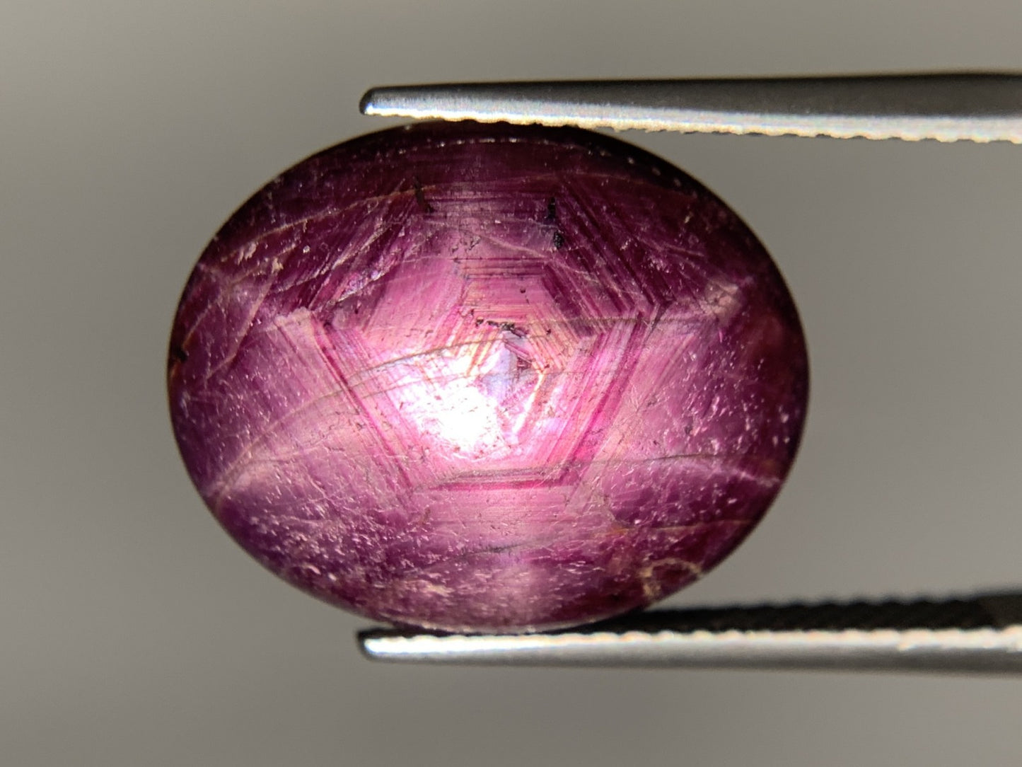 スタールビー 天然 20.292ct 宝石ソーティング付き 16.6㎜×13.7㎜×7.3㎜ ルース（ 裸石 ） 7505Y