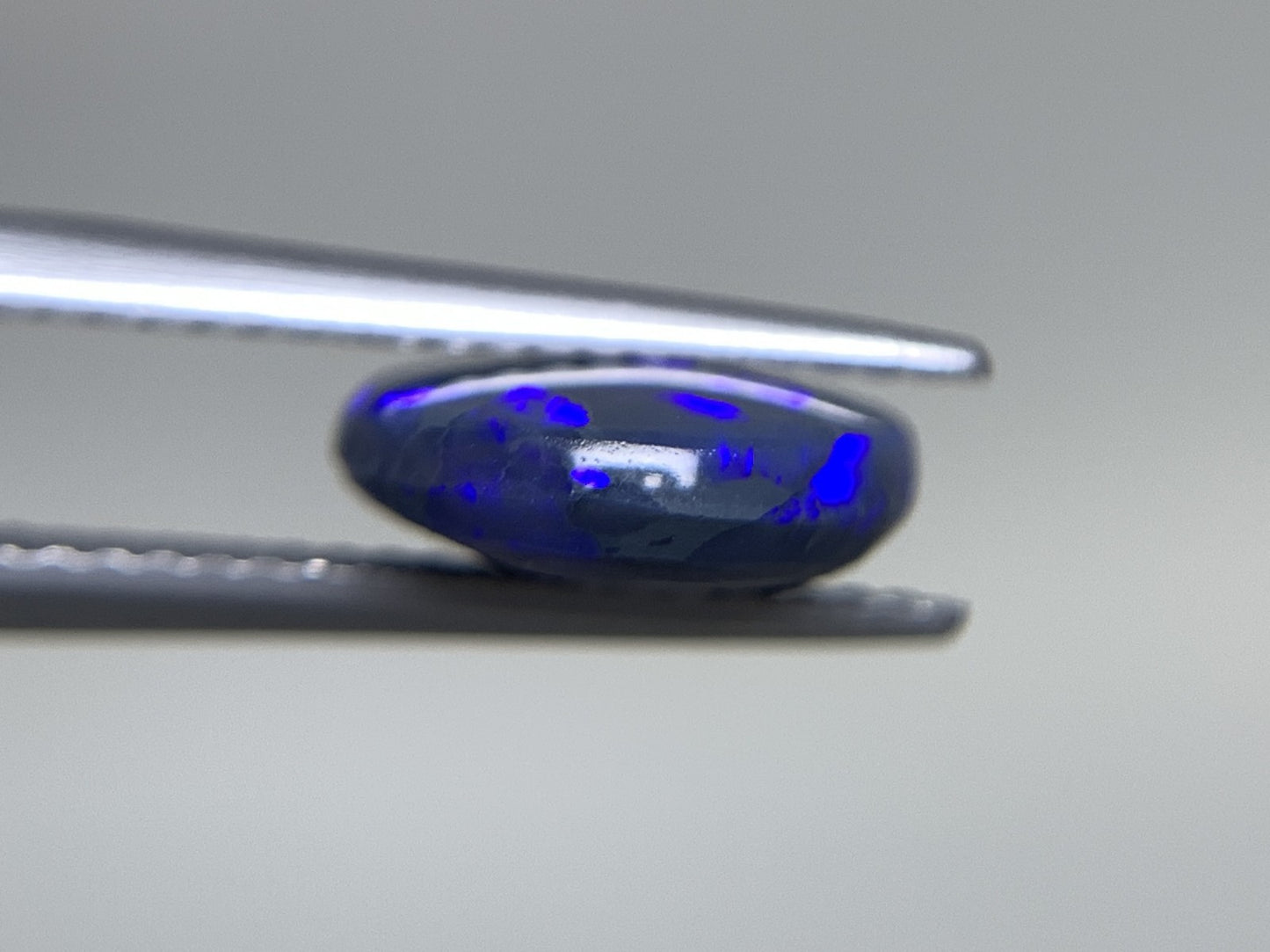 ブラックオパール 2.661ct 中央宝石ソーティング付き 11.8㎜×9.8㎜×3.8㎜ 天然 ルース（ 裸石 ） 4815Y