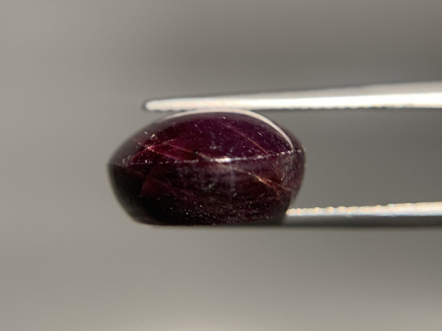スタールビー 天然 20.292ct 宝石ソーティング付き 16.6㎜×13.7㎜×7.3㎜ ルース（ 裸石 ） 7505Y