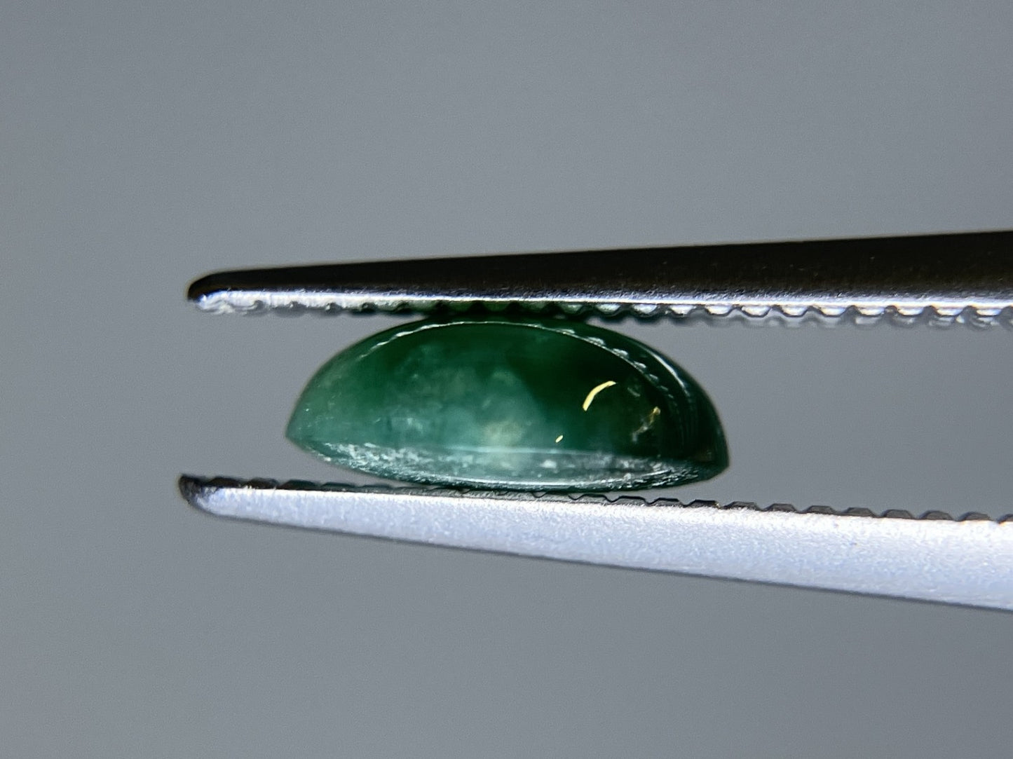 ヒスイ　翡翠　天然　 1.210ct 宝石ソーティング付き 7.4㎜×6.1㎜×2.8㎜ ルース（ 裸石 ） 4004S