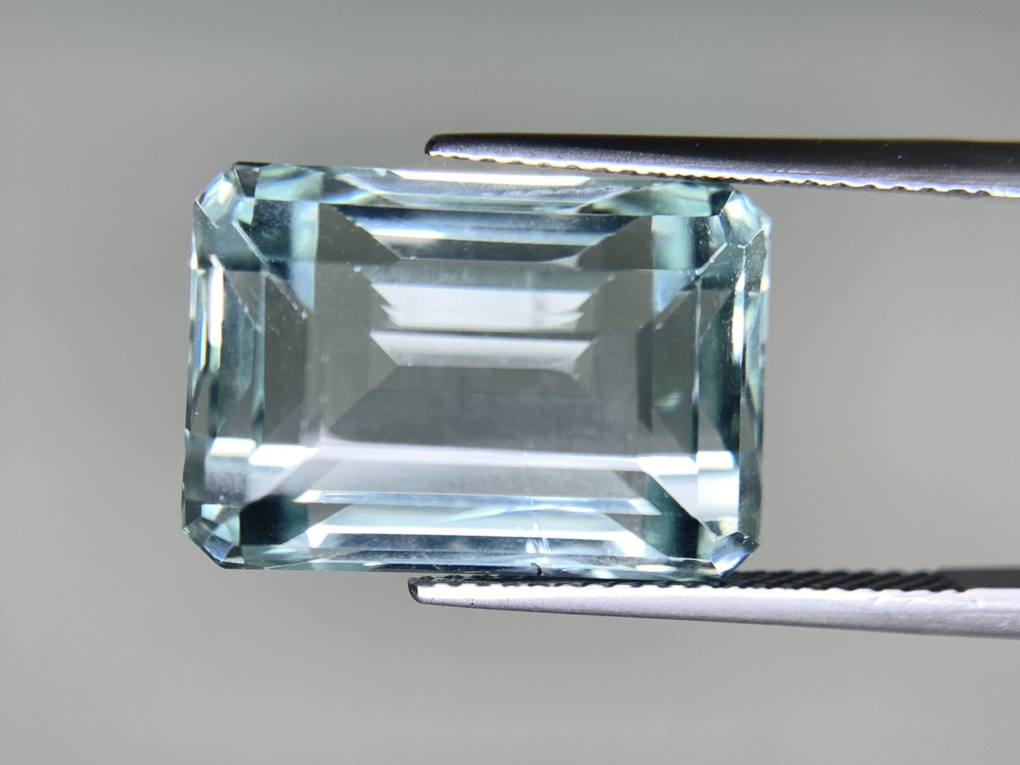 アクアマリン 20.460ct 宝石ソーティング付き  17.7㎜×12.5㎜×11.2㎜   ルース（ 裸石 ） 2357Y
