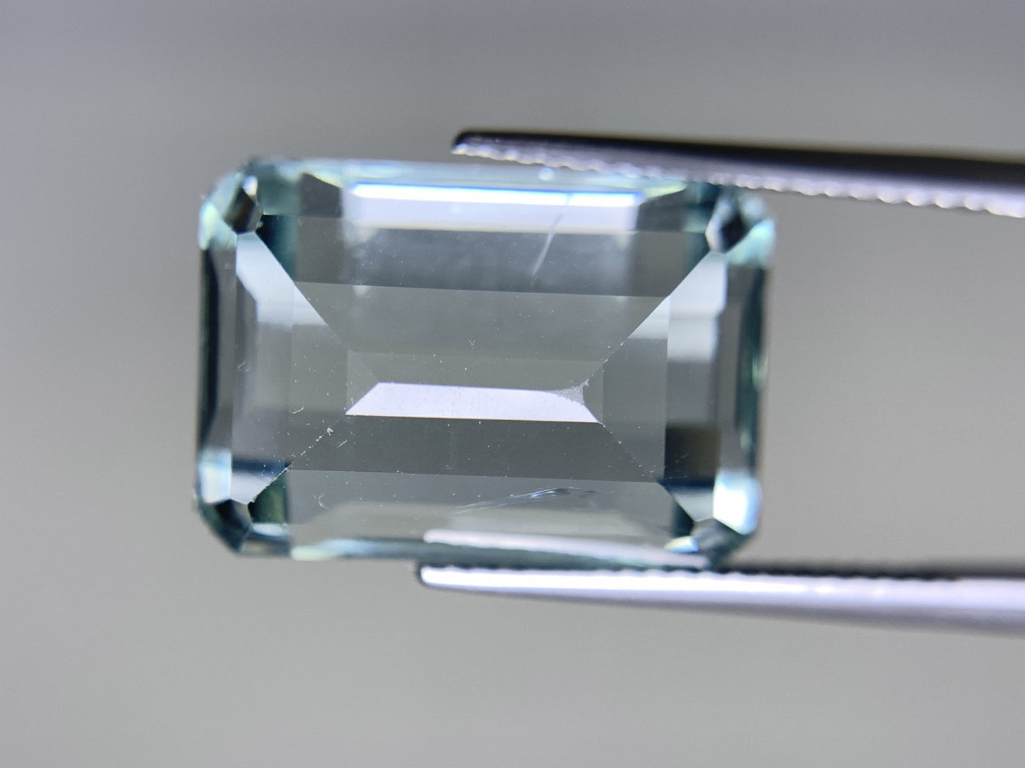 アクアマリン 20.460ct 宝石ソーティング付き  17.7㎜×12.5㎜×11.2㎜   ルース（ 裸石 ） 2357Y