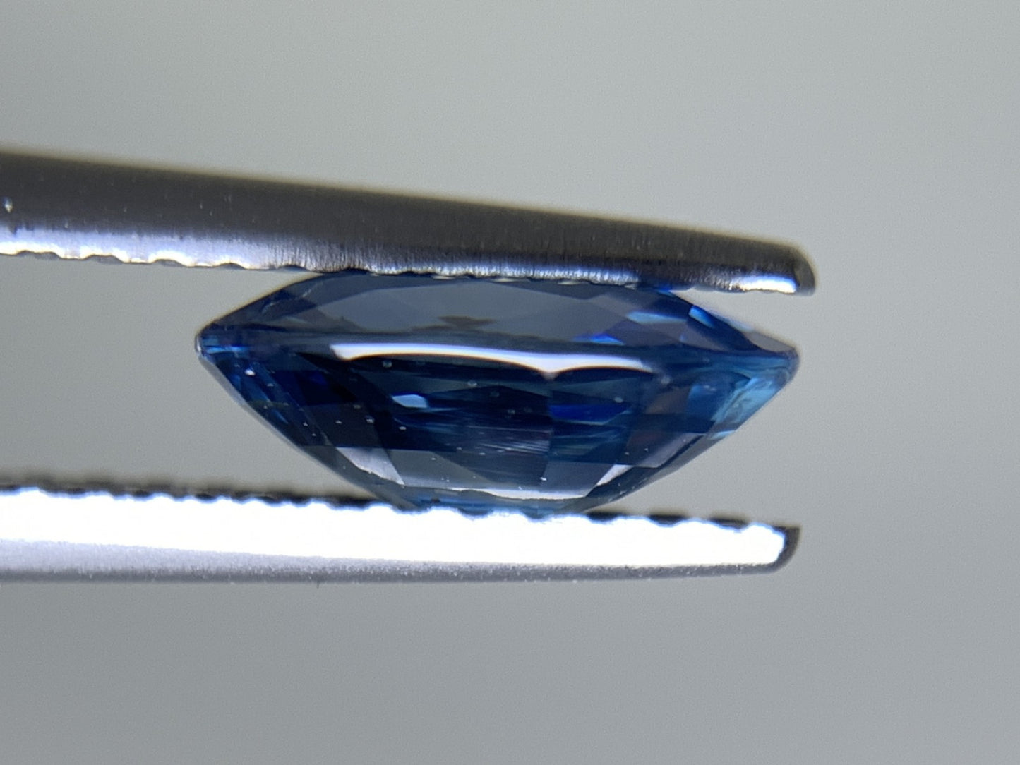 サファイア 天然 1.480ct 中央宝石ソーティング付き 8.30㎜×6.02㎜×3.36㎜ ルース（ 裸石 ） 5464Y