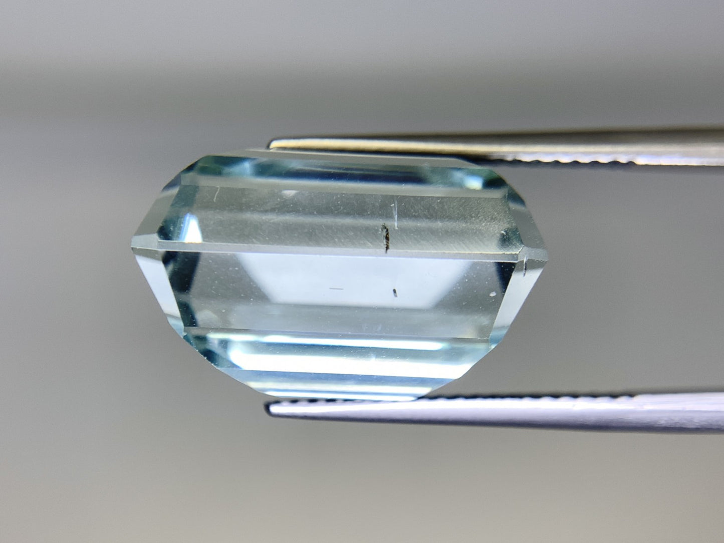 アクアマリン 20.460ct 宝石ソーティング付き  17.7㎜×12.5㎜×11.2㎜   ルース（ 裸石 ） 2357Y