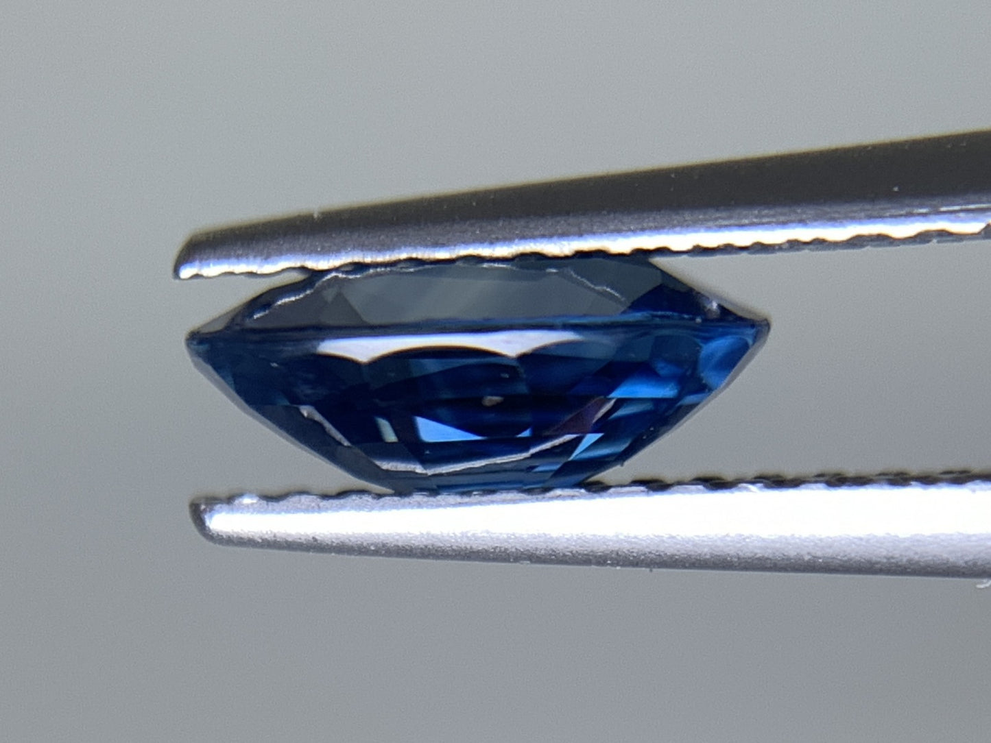 サファイア 天然 1.480ct 中央宝石ソーティング付き 8.30㎜×6.02㎜×3.36㎜ ルース（ 裸石 ） 5464Y