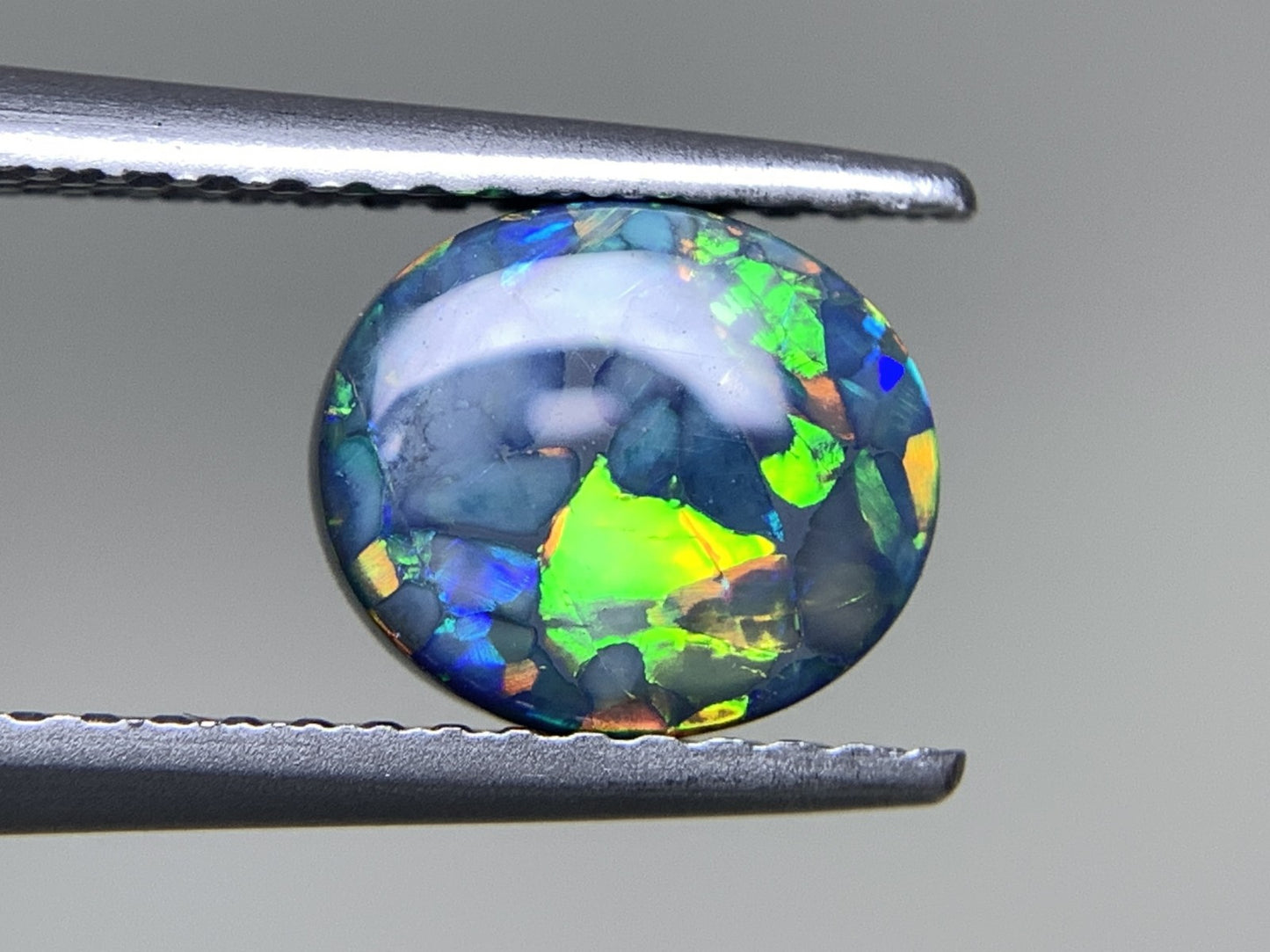 ブラックオパール 1.013ct  中央宝石ソーティング付き  7.8㎜×6.7㎜×2.8㎜  天然 ルース（ 裸石 ） 4816Y