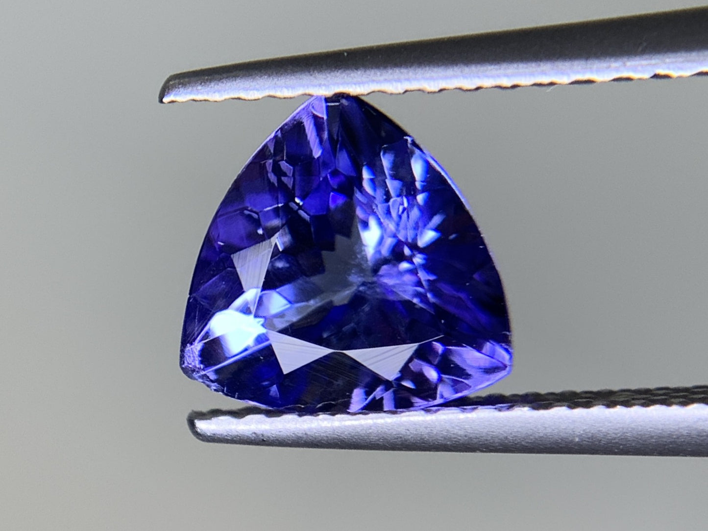 タンザナイト 1.541ct 宝石ソーティング付き  7.8㎜×7.7㎜×4.3㎜  ルース（ 裸石 ） 3450Y
