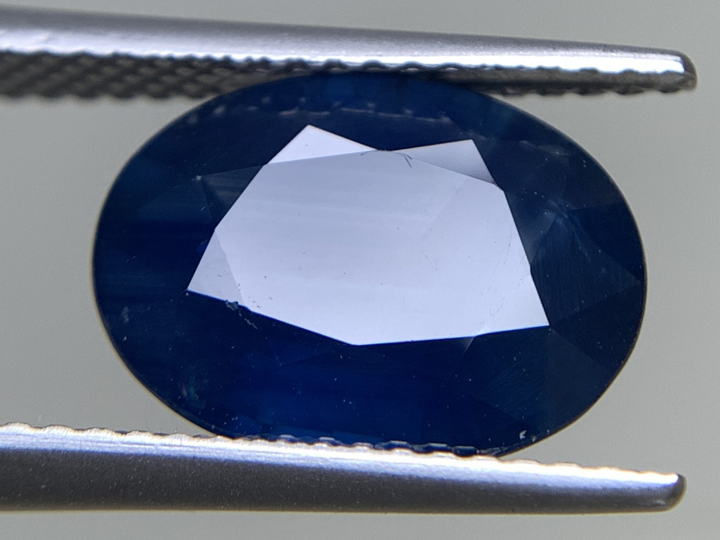 サファイア 天然 4.618ct 中央宝石ソーティング付き 12.12㎜×9.20㎜×4.83㎜ ルース（ 裸石 ） 5583Y