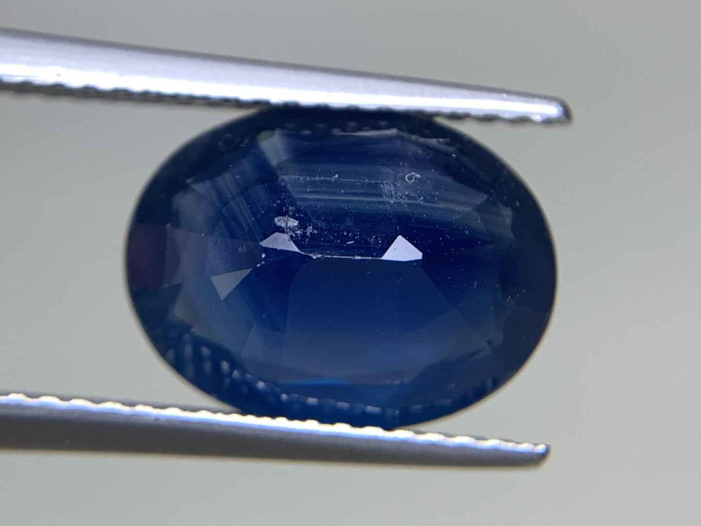 サファイア 天然 4.618ct 中央宝石ソーティング付き 12.12㎜×9.20㎜×4.83㎜ ルース（ 裸石 ） 5583Y