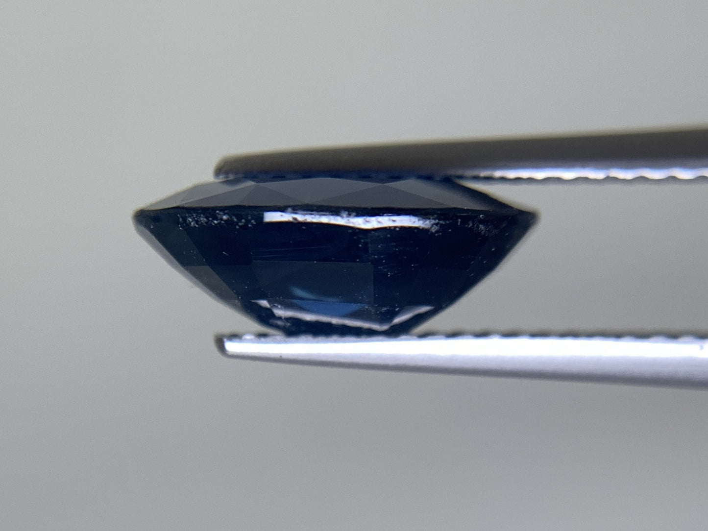 サファイア 天然 4.618ct 中央宝石ソーティング付き 12.12㎜×9.20㎜×4.83㎜ ルース（ 裸石 ） 5583Y