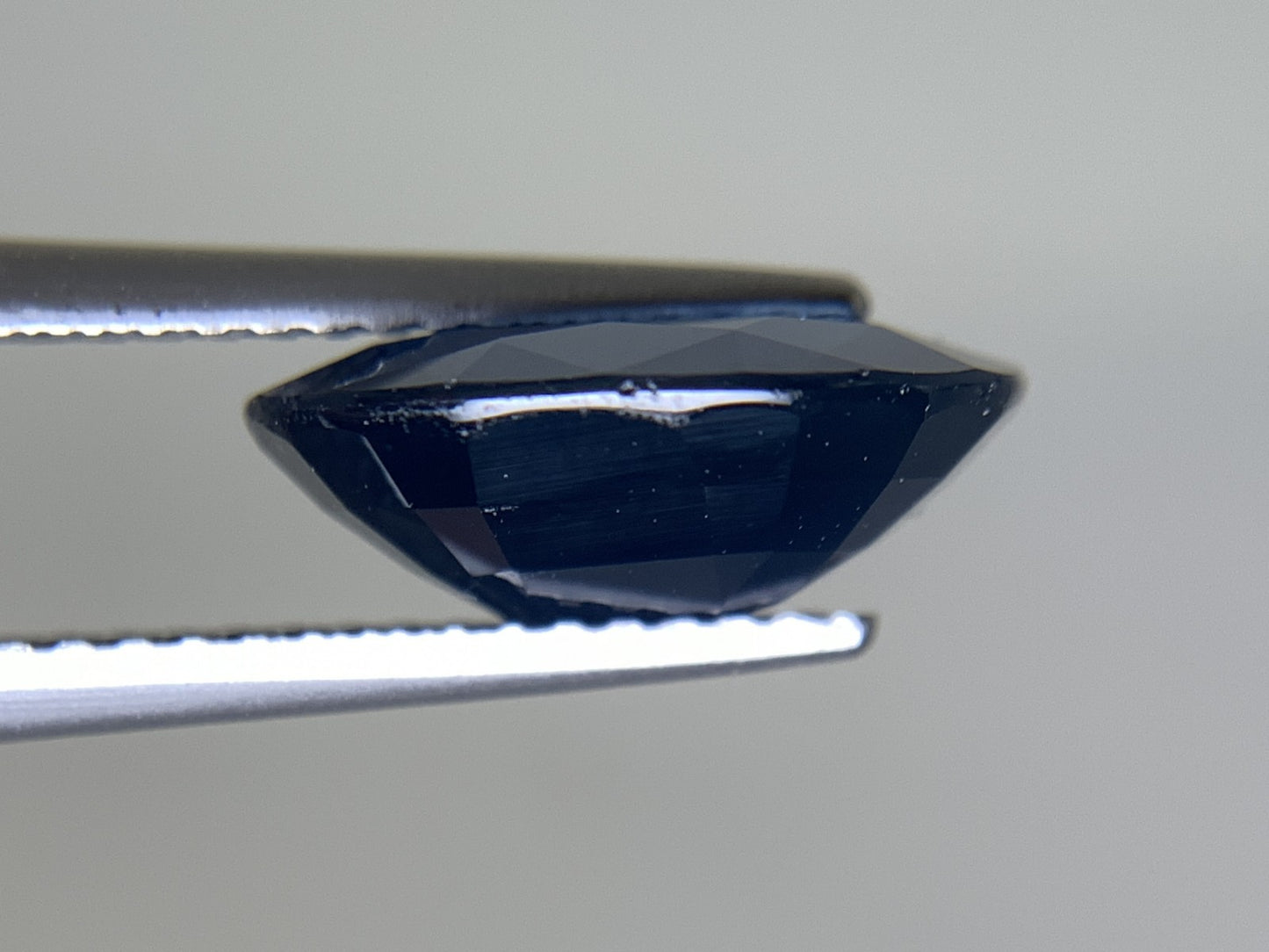 サファイア 天然 4.618ct 中央宝石ソーティング付き 12.12㎜×9.20㎜×4.83㎜ ルース（ 裸石 ） 5583Y