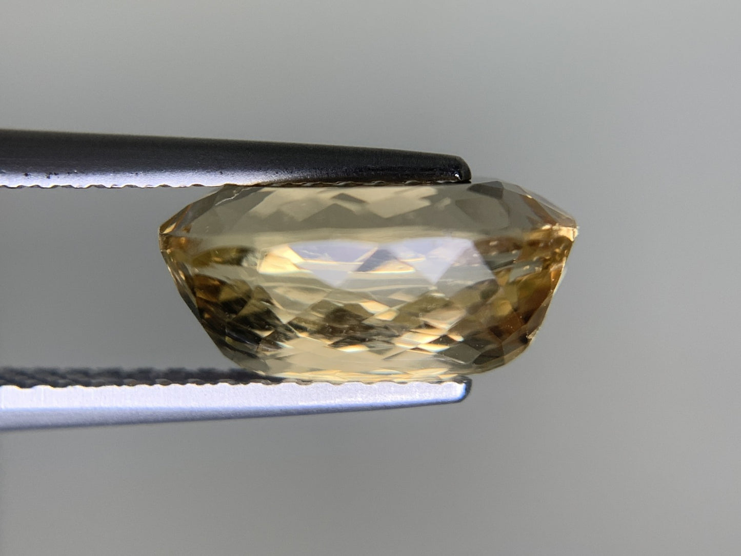 インペリアルトパーズ 天然 3.817ct 中央宝石ソーティング付き 11.13㎜×7.39㎜×5.41㎜ ルース（ 裸石 ） 7488Y