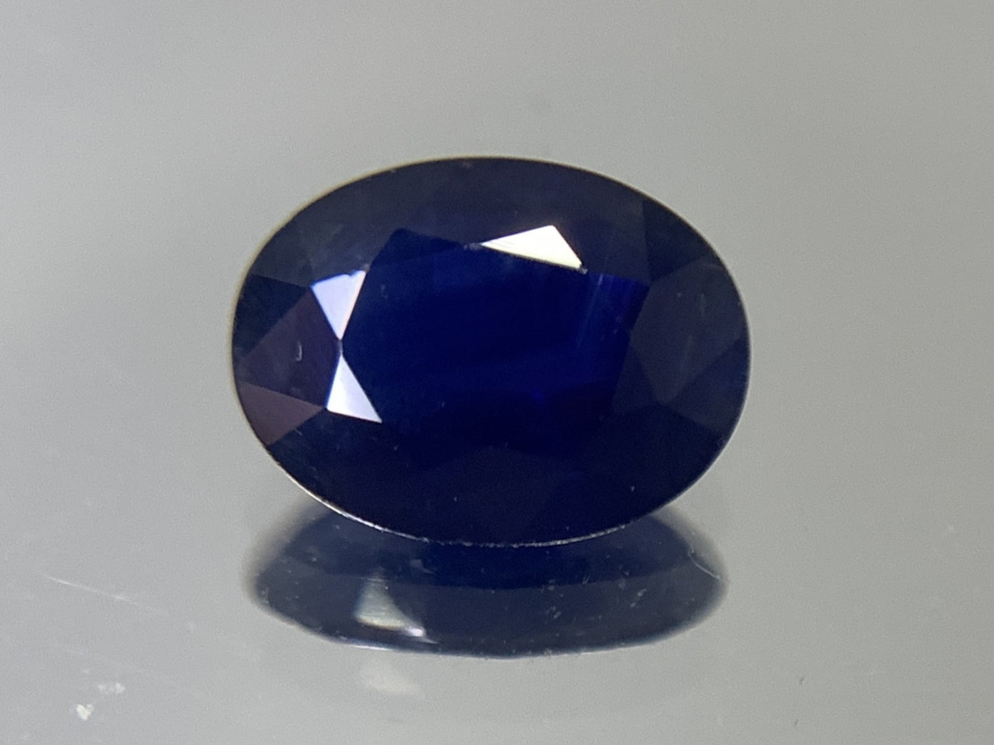 サファイア 1.375ct 宝石ソーティング付き  8.0㎜×6.1㎜×3.1㎜   ルース（ 裸石 ） 2334Y