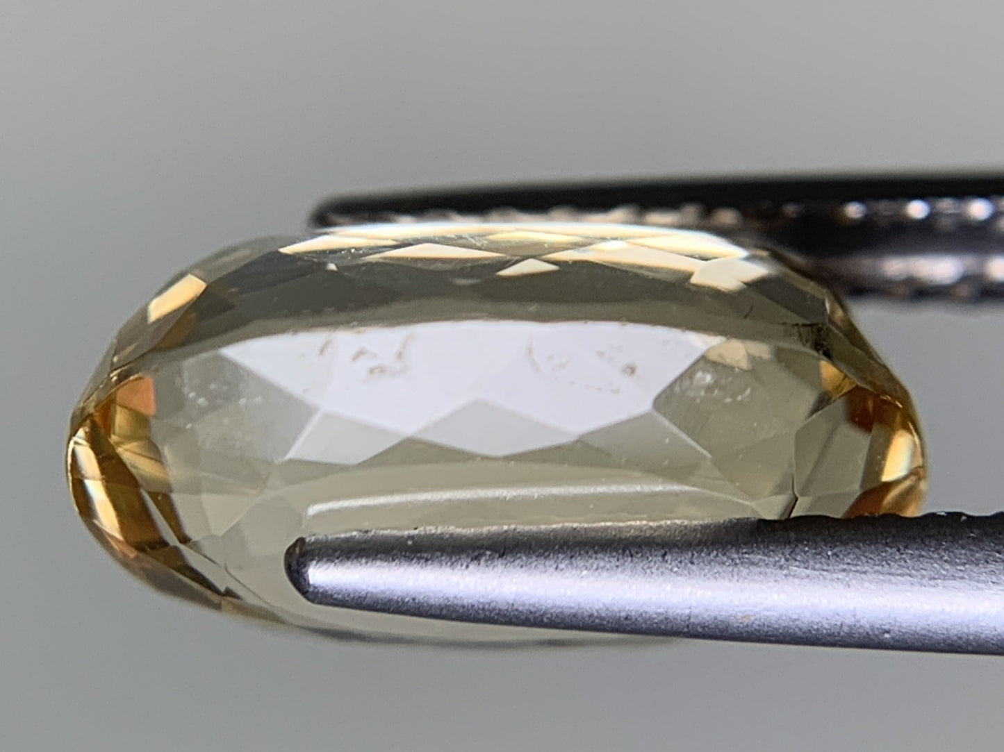 インペリアルトパーズ 天然 3.817ct 中央宝石ソーティング付き 11.13㎜×7.39㎜×5.41㎜ ルース（ 裸石 ） 7488Y
