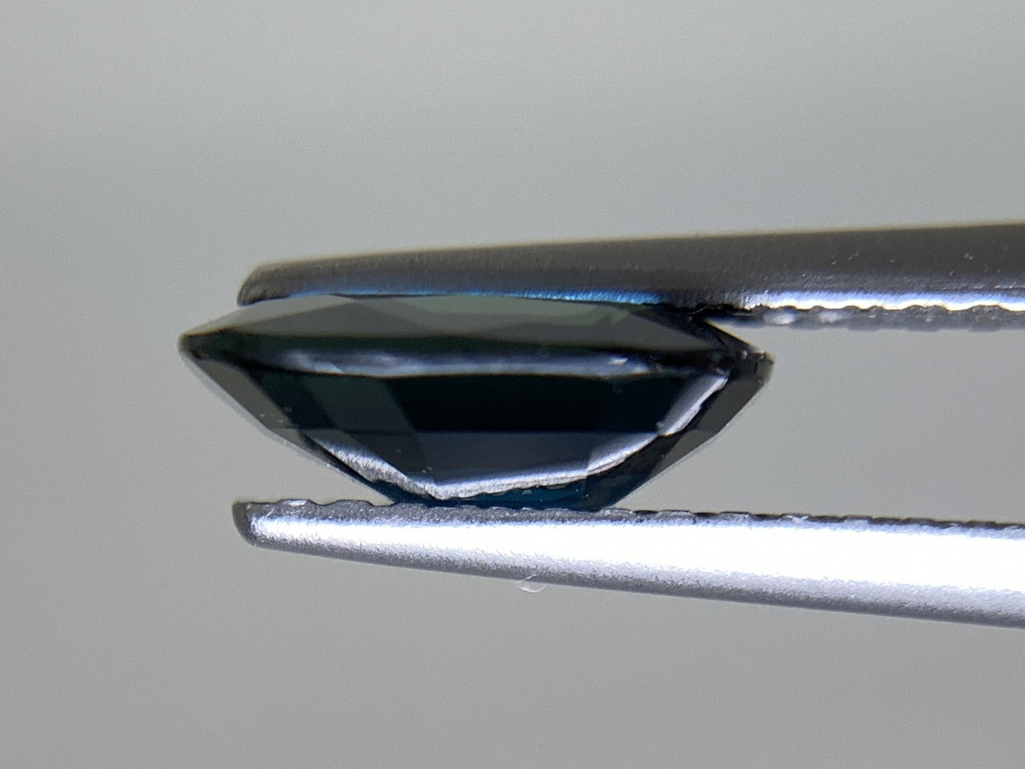 サファイア 天然  1.770ct  中央宝石ソーティング付き  8.60㎜×7.02㎜×3.00㎜  ルース（ 裸石 ） 5431Y