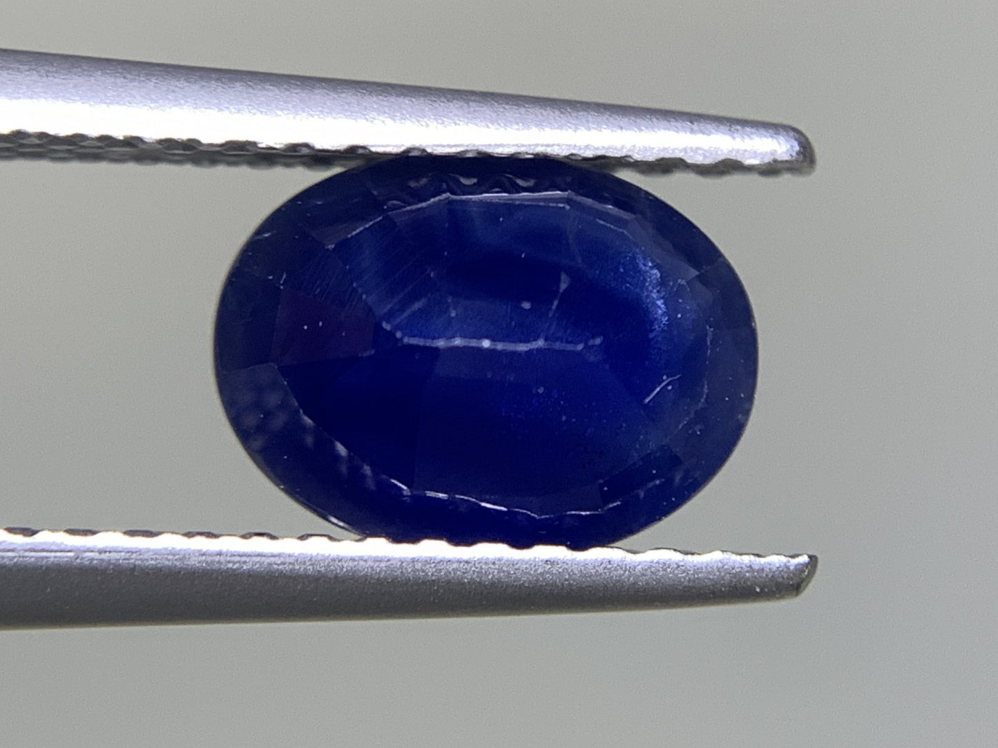サファイア 1.375ct 宝石ソーティング付き  8.0㎜×6.1㎜×3.1㎜   ルース（ 裸石 ） 2334Y