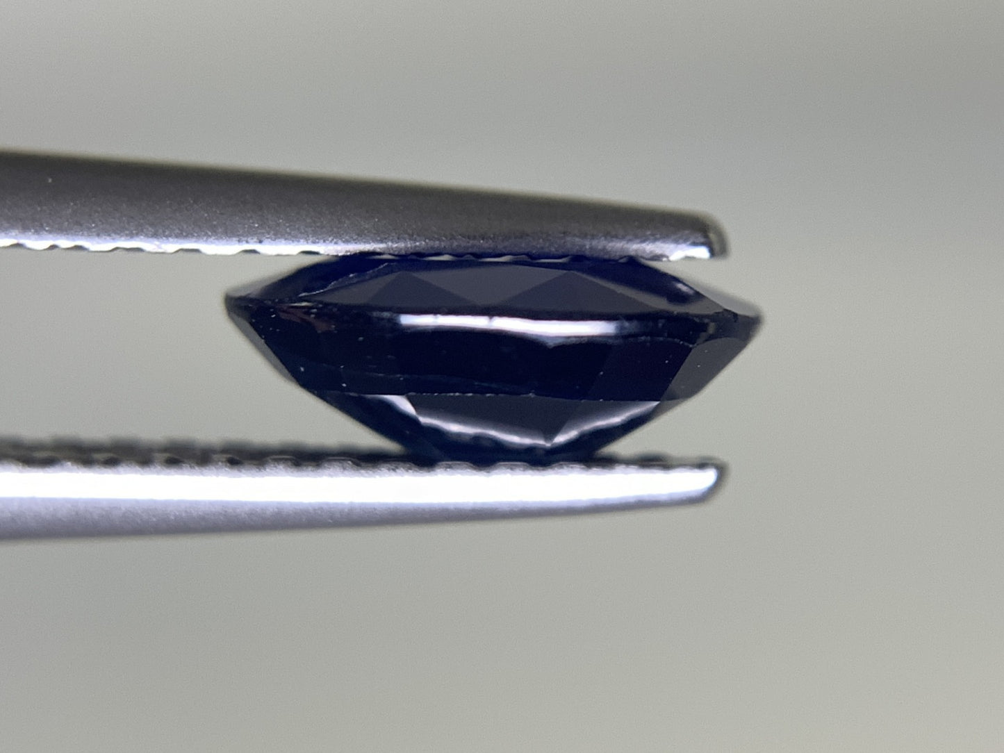 サファイア 1.375ct 宝石ソーティング付き  8.0㎜×6.1㎜×3.1㎜   ルース（ 裸石 ） 2334Y