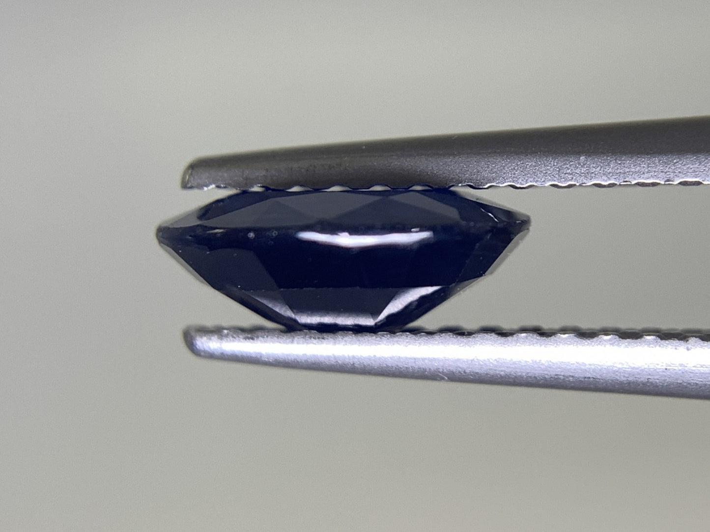 サファイア 1.375ct 宝石ソーティング付き  8.0㎜×6.1㎜×3.1㎜   ルース（ 裸石 ） 2334Y
