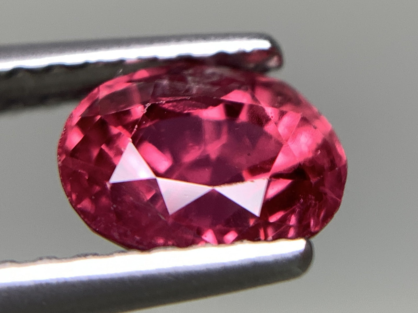 ルビー 天然 1.229ct 中央宝石ソーティング付き 6.71㎜×5.49㎜×4.26㎜ ルース（ 裸石 ） 6625Y