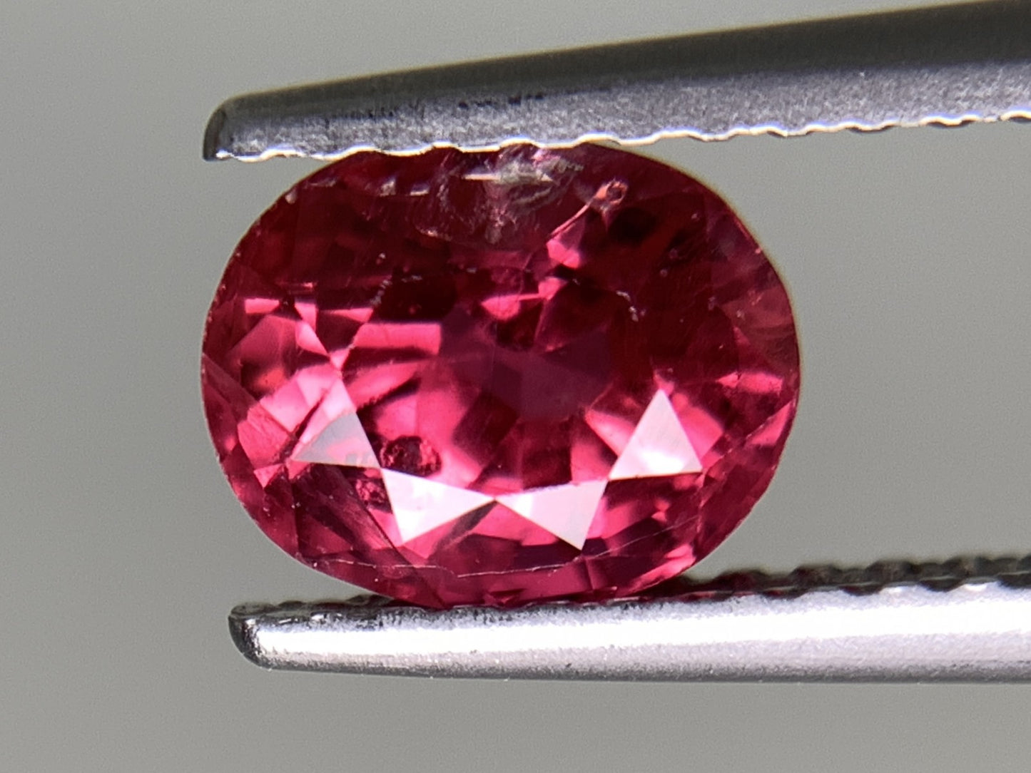 ルビー 天然 1.229ct 中央宝石ソーティング付き 6.71㎜×5.49㎜×4.26㎜ ルース（ 裸石 ） 6625Y