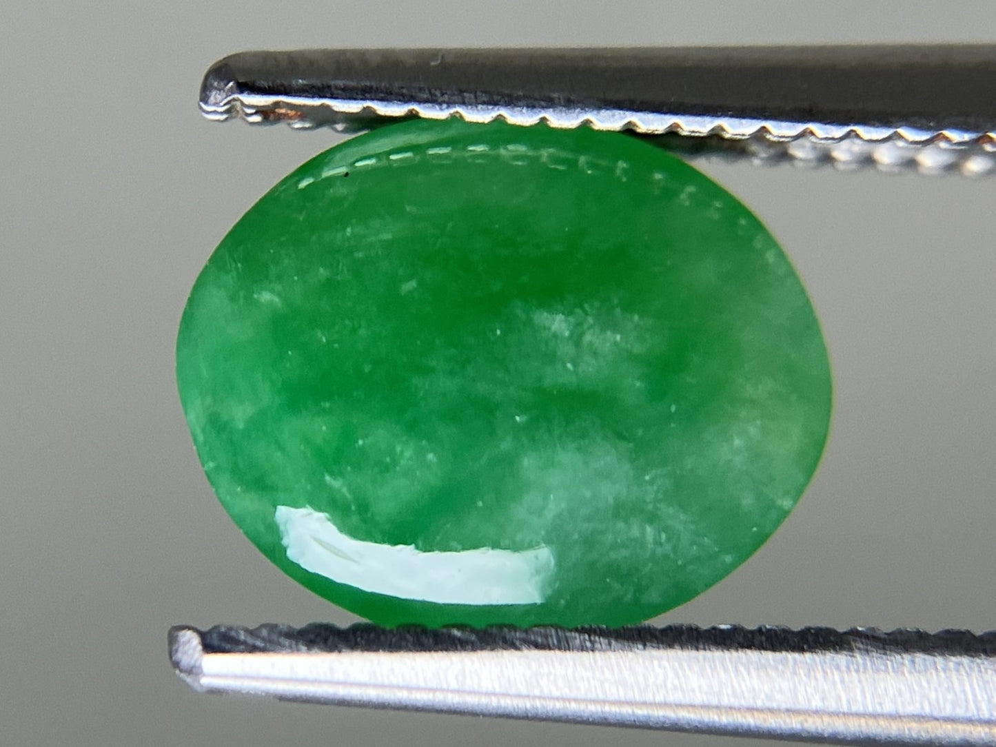 ひすい（ヒスイ 翡翠） 天然 1.977ct 宝石ソーティング付き 8.8㎜×7.3㎜×3.3㎜ ルース（ 裸石 ） 6477YY