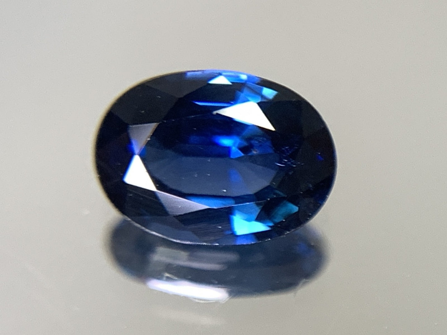 サファイア 1.015ct 宝石ソーティング付き  7.0㎜×5.2㎜×3.0㎜   ルース（ 裸石 ） 2297Y