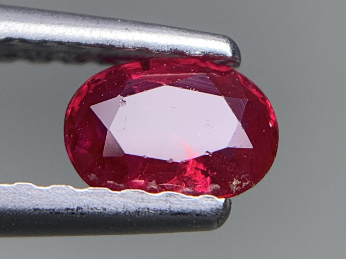 ルビー 天然 0.391ct 宝石ソーティング付き 5.1㎜×3.6㎜×2.0㎜ ルース（ 裸石 ） 7613Y