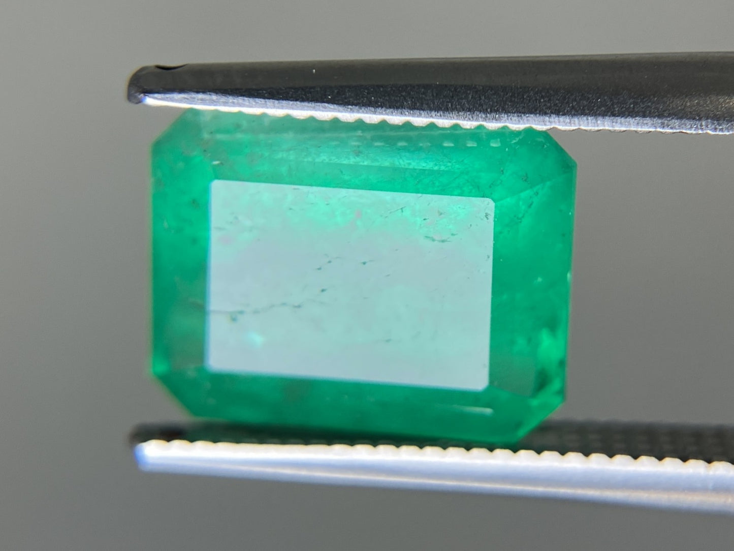エメラルド 天然 4.597ct 中央宝石ソーティング付き 11.14㎜×8.80㎜×6.61㎜ ルース（ 裸石 ） 6532YY